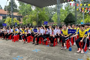 Hàng ngàn học sinh nghe tuyên truyền phòng chống bạo lực học đường