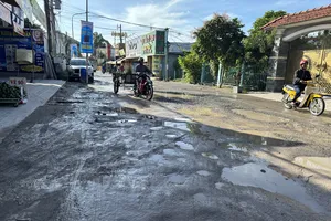 Nhếch nhác đường Thuận Giao 17