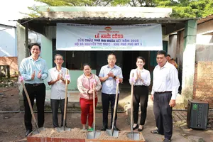 Phường Bình Dương sửa nhà cho hai hộ nghèo