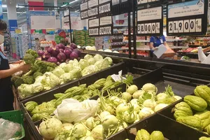 Người dân mua hàng trực tuyến tăng mạnh  