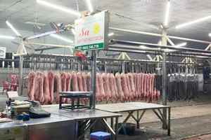 Chợ, siêu thị ở TPHCM ế ẩm khi ​hoạt động trở lại