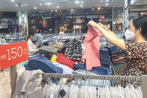 TPHCM: Doanh nghiệp đồng loạt khuyến mại, sức mua tăng nhẹ  ​