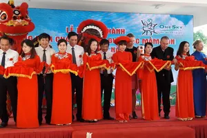 Cắt băng khánh thành và đưa vào sử dụng Trung tâm chăm sóc và giáo dục mầm non Onesky 