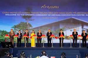 Thủ tướng Nguyễn Xuân Phúc cùng lãnh đạo TP Đà Nẵng, Tập đoàn Sovico Furama Resort Đà Nẵng cắt băng khánh thành Cung Hội nghị Quốc tế Ariyana 