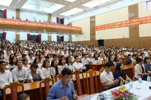 Các tình nguyện viên và liên lạc viên ra quân phục vụ APEC 2017 tại Đà Nẵng