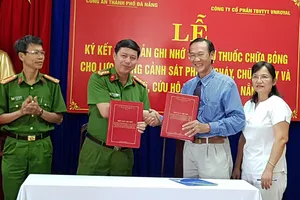 Lễ ký kết hợp đồng tài trợ sản phẩm trị bỏng và xử lý thương tích cho lực lượng chuyên trách PCCC Đà Nẵng