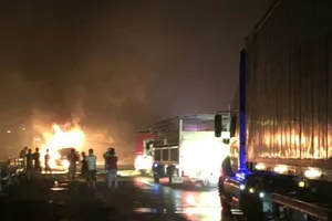 Hiện trường vụ cháy xe đầu kéo