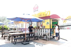 Trưng bày gian hàng chợ đêm và phố đi bộ Bạch Đằng