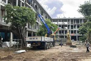 Trường Tiểu học Phù Đổng chậm tiến độ, học sinh phải đi học tạm nơi khác. 