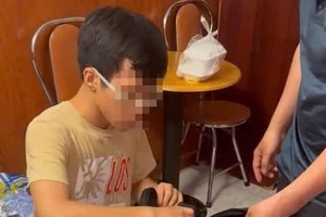 阿明在酒店时被发现。