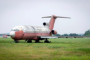 内牌机场被遗弃的这架波音飞机已有50年机龄，无法修复并投入运营。