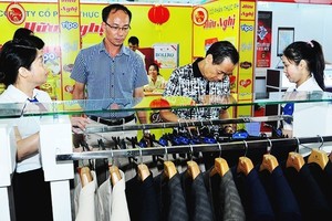 2025年上半年，全国社会消费品零售总额及消费服务营收同比增9.3%。