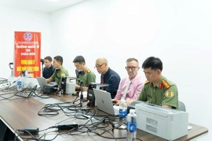 获签发VNeID 后，外国公民可容易办理各项行政手续。