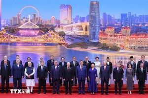 与会代表合影。