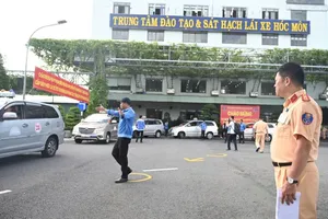 胡志明市交警力量举行驾照考核。