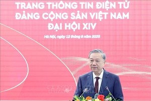 苏林总书记发表指导讲话。