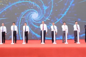 越南高平省隆重举行驮隆（Tà Lùng）-中国水口（Thủy Khẩu）口岸升级为国际边境口岸的仪式。