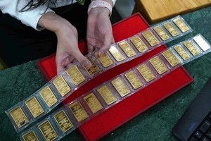 取消国家对黄金的垄断机制。