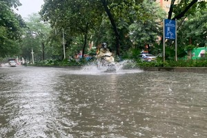 9月30日河内发生大雨使多处受淹（图：互联网）。