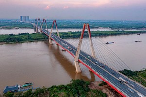 日新桥——河内独特的标志性建筑。