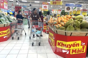 在胡志明市的经济结构中，商贸-服务业始终占据较高比重。