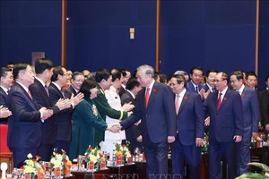 党中央总书记苏林出席政府党部第一次代表大会