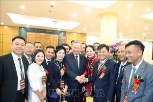 党中央总书记苏林会见2025年越南优秀农民与农业科学家代表。