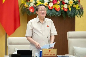 国会副主席阮德海主持会议。