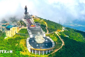 黑婆山国家级旅游景区。