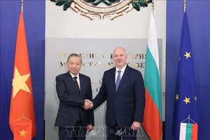 越南共产党中央总书记苏林会见保加利亚总理罗森·热利亚兹科夫。