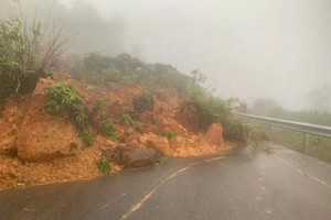 林同省大宁岭路段再次发生严重山体滑坡。