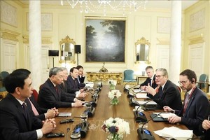 苏林总书记与英国首相基尔·斯塔默举行会谈。