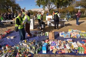 美国法官裁定政府用应急资金维持食品救济发放。