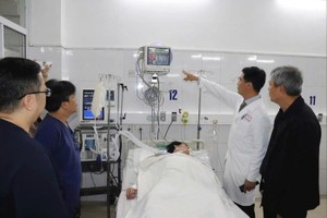 阿L.夫妇此前在岘港医院接受治疗，随后被转至岘港C医院继续救治。