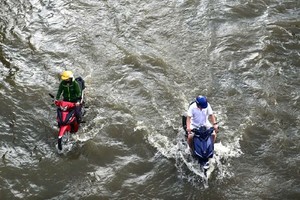胡志明市随时应对第13号台风及高潮可能在多地引发的严重内涝影响。