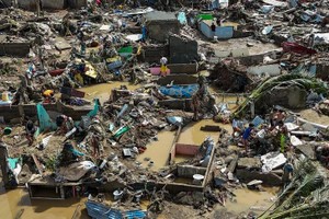 11月5日，台风“海鸥”席卷宿务省塔利赛市，现场一片狼藉。图：法新社