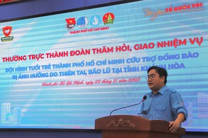 吴明海同志向志愿者队伍责成任务。