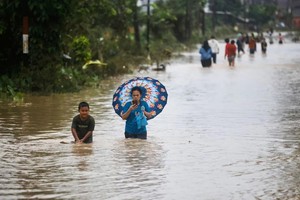 2025年11月27日，西苏门答腊省遭遇突发洪水，全省被淹。图：美联社