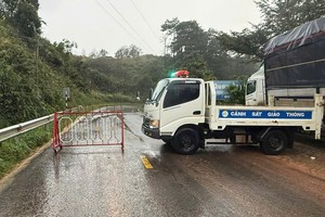 林同省交警力量禁止车辆驶入婉目岭。