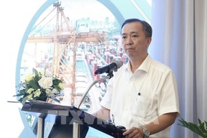 胡志明市发展研究院融入国际中心副主任黄明宇发表讲话。图：越通社