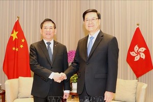 越南政府副总理胡德福和中国香港特别行政区长官李家超。图：越通社