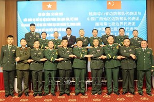 越南谅山省边防部队代表团与中国广西边防部队代表团举行会谈。图：光伟