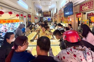 12月31日下午金价持续下跌。