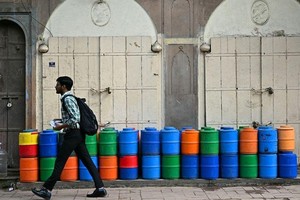 印度中央邦饮用水遭污染致10人丧生200多人送医。