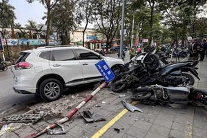 1月1日发生在河内的交通事故现场。