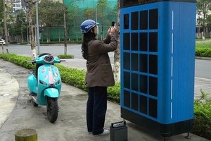 VinFast电动摩托车换电柜模型。