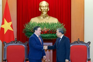 越南共产党中央总书记苏林会见前来辞行拜会的美国驻越南大使。图：越通社