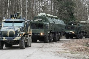 一支装备俄罗斯“奥列什尼克”高超音速导弹系统的移动地面部队正在白俄罗斯执行作战任务。图：俄罗斯国防部。