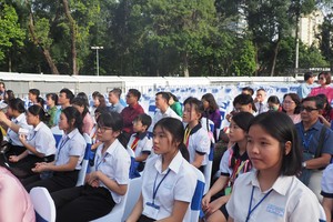 2025年11月，胡志明市学生参加教育与培训50周年发展纪念仪式。