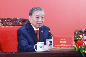 党“十四大”成果国际新闻发布会：人民是发展的中心、主体、目标和动力